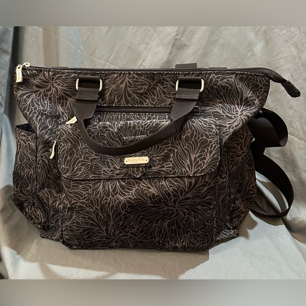 Baggallini Crossbody Bag Larger size